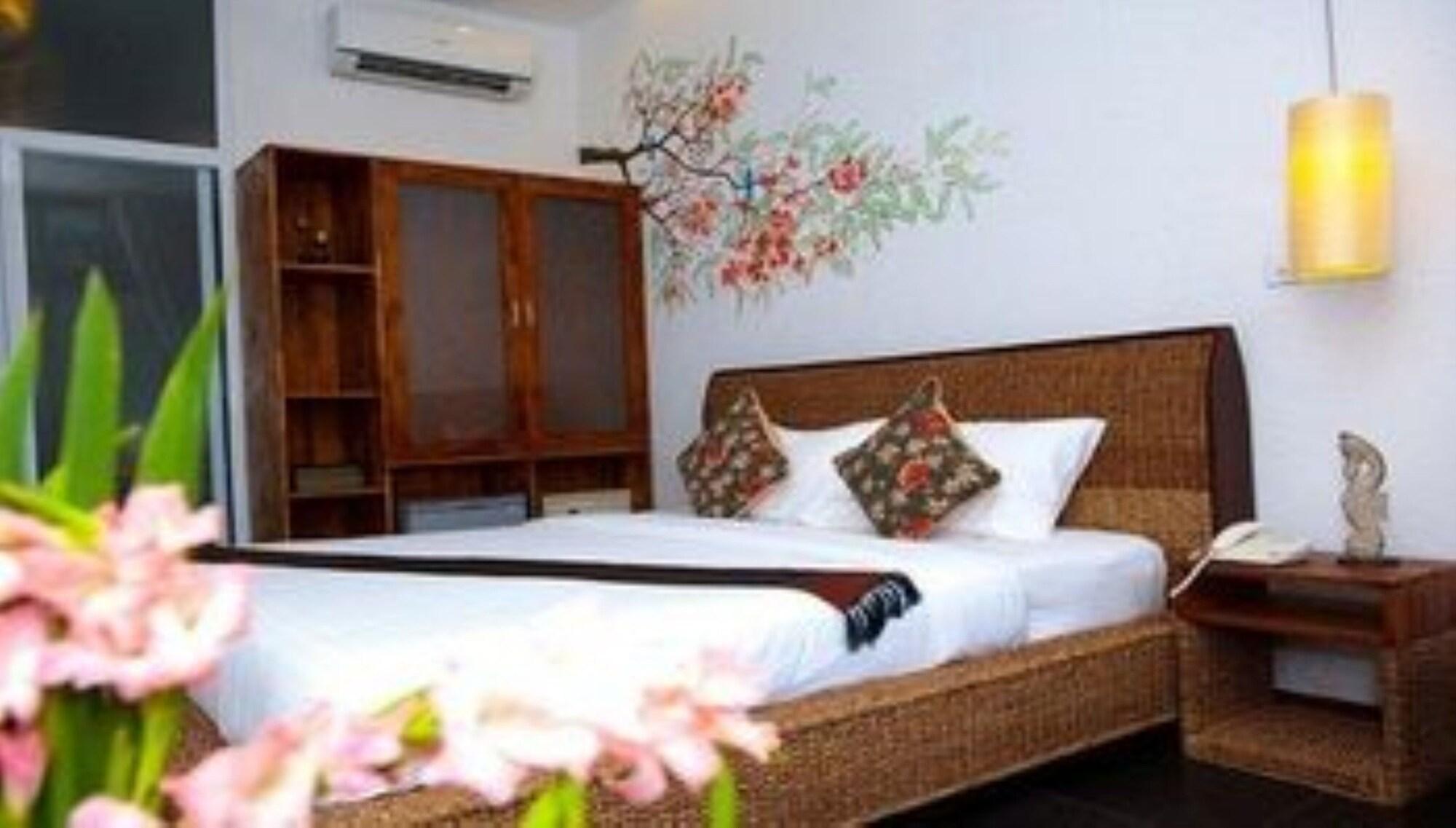 Monsoon Riverside Hotel Phnom-Penh Buitenkant foto