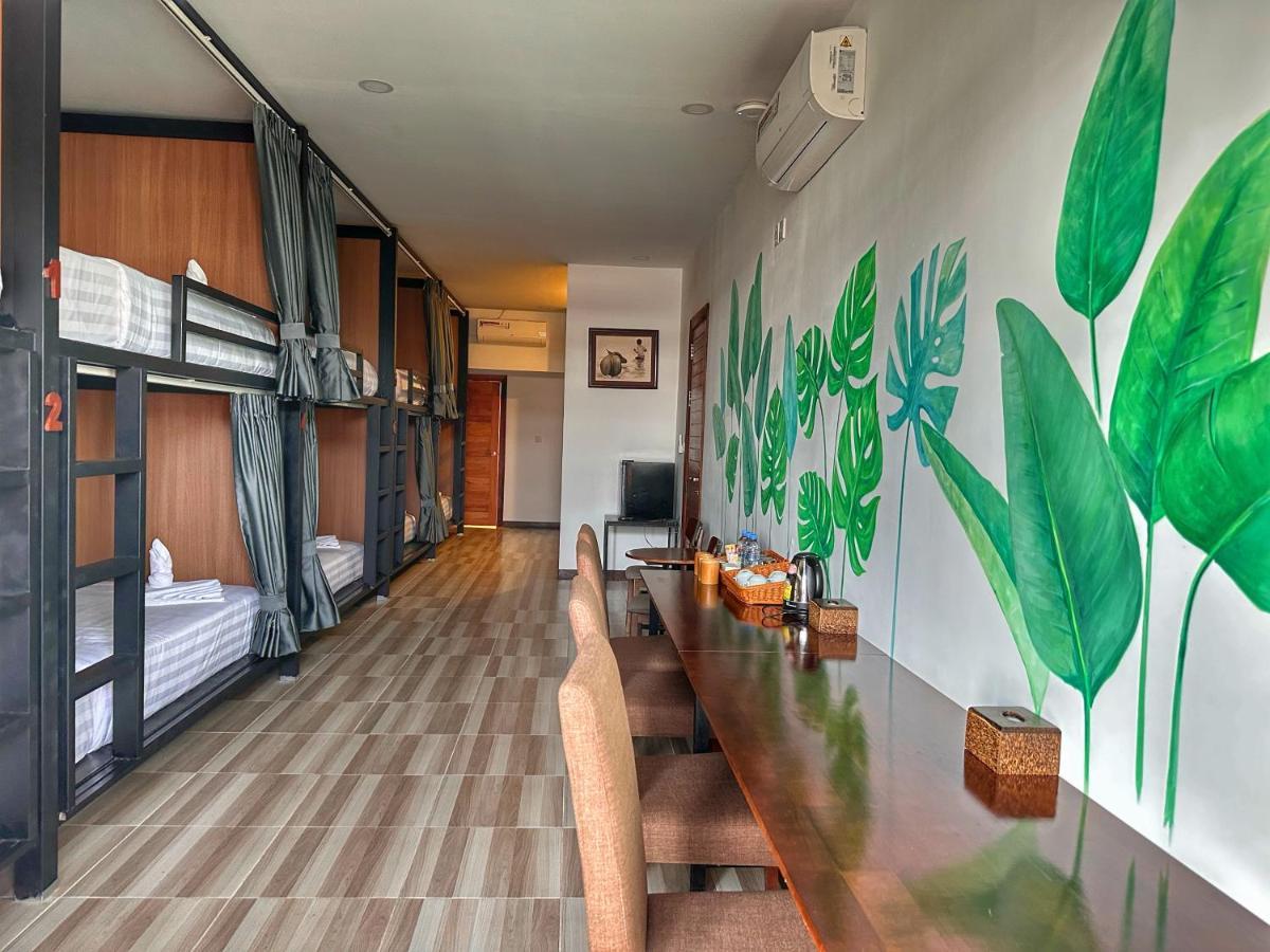 Monsoon Riverside Hotel Phnom-Penh Buitenkant foto