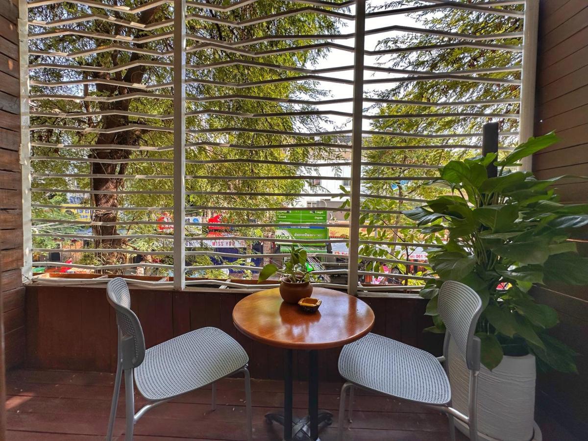 Monsoon Riverside Hotel Phnom-Penh Buitenkant foto
