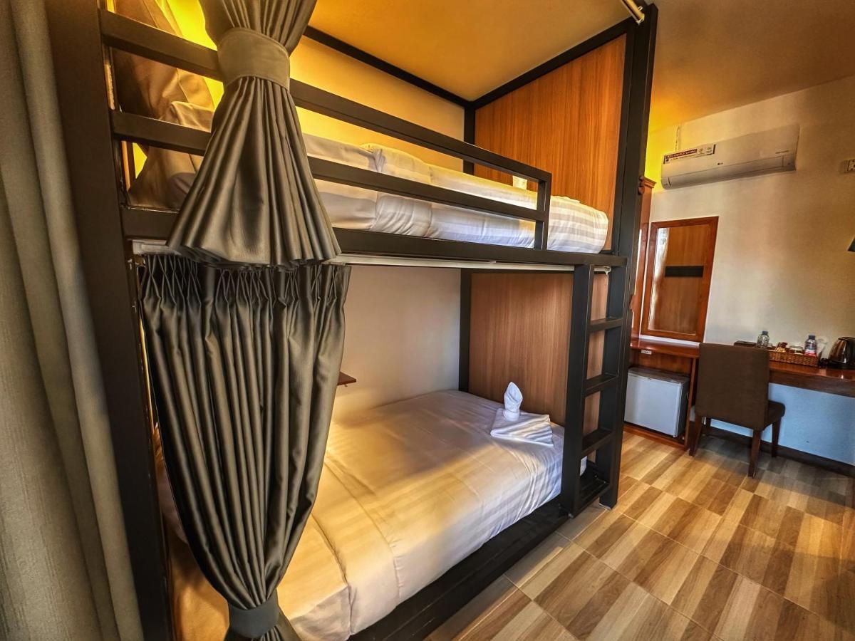Monsoon Riverside Hotel Phnom-Penh Buitenkant foto