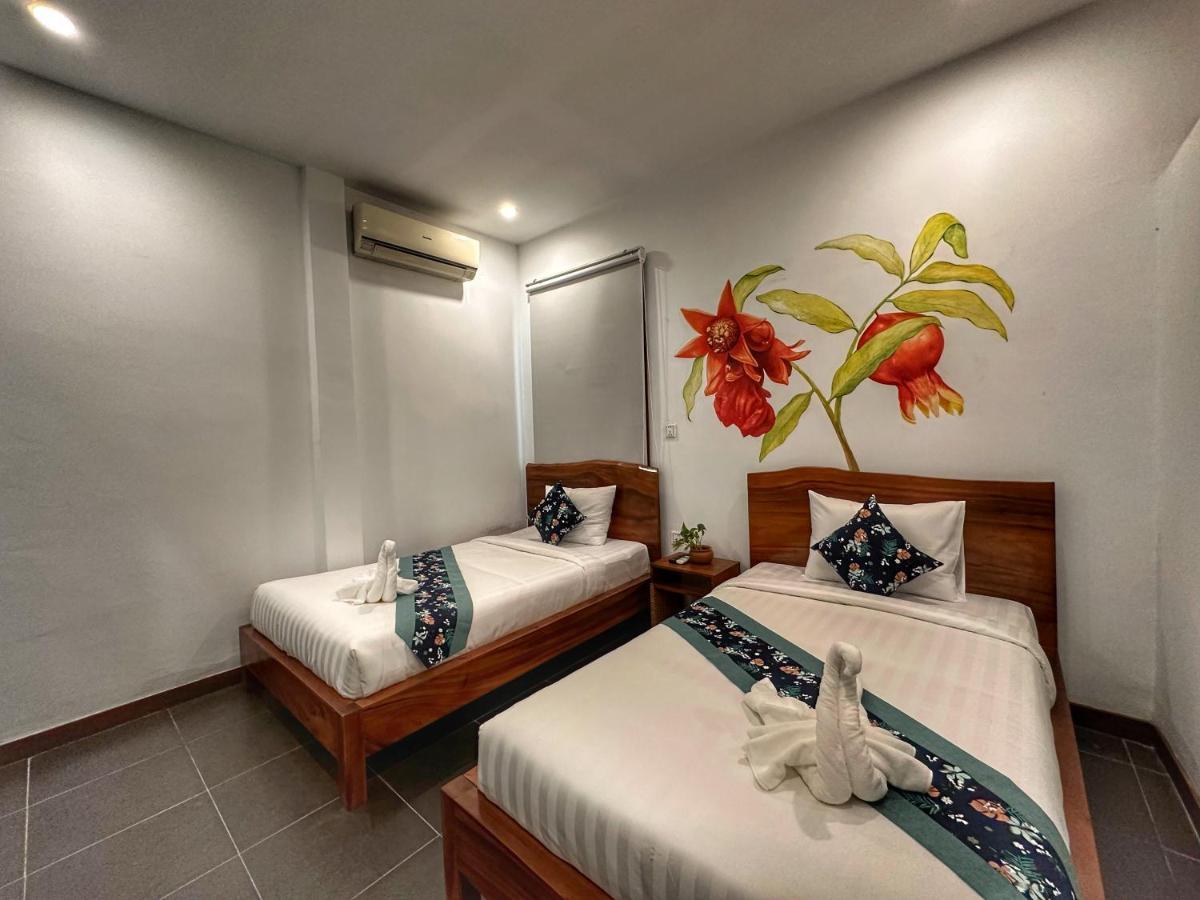 Monsoon Riverside Hotel Phnom-Penh Buitenkant foto