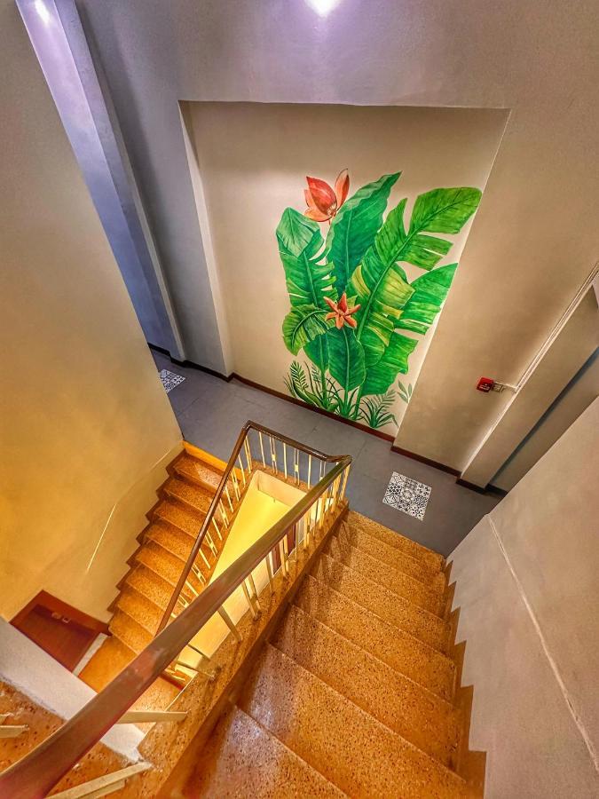 Monsoon Riverside Hotel Phnom-Penh Buitenkant foto
