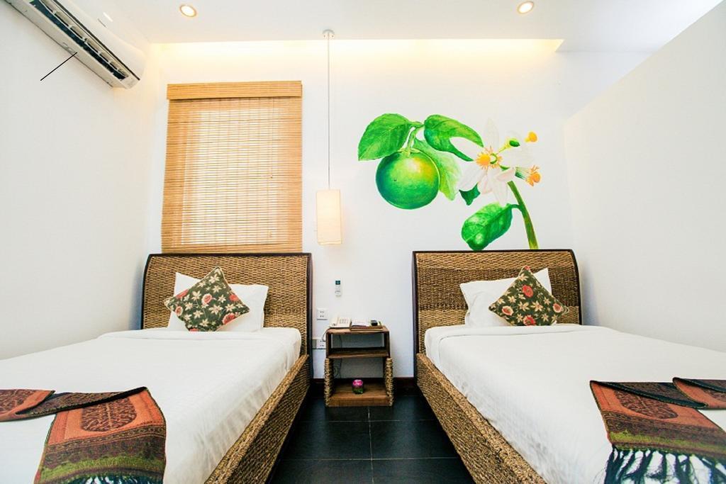 Monsoon Riverside Hotel Phnom-Penh Buitenkant foto